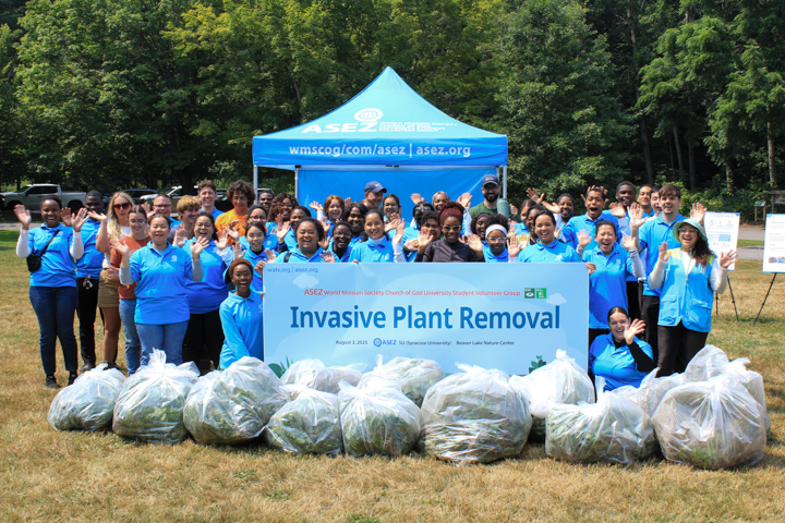 ASEZ Volunteers Remove Invasive Plants at Beaver Lake Nature Center